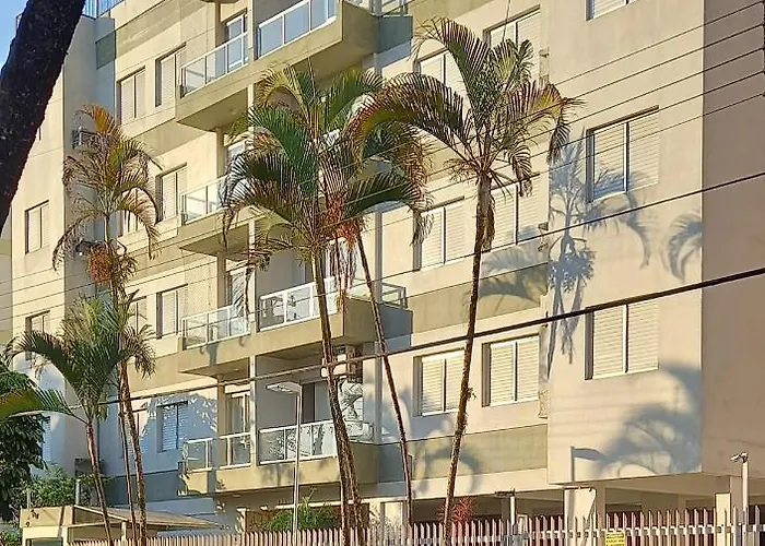 Apartamento confortável a 300 metros da praia Guarujá